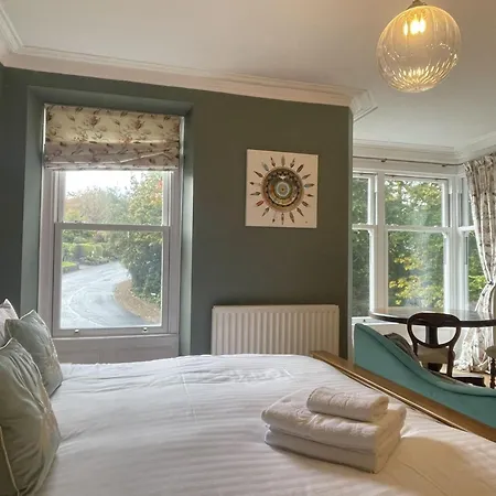 Sunnycroft - Hot Tub Hire Available, Fitness Centre, Free Parking Holiday home