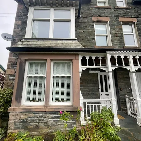 Sunnycroft - Hot Tub Hire Available, Fitness Centre, Free Parking Holiday home *