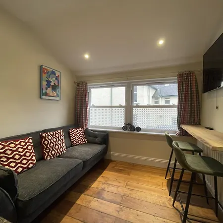 Sunnycroft - Hot Tub Hire Available, Fitness Centre, Free Parking *