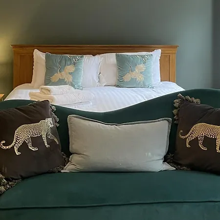 Sunnycroft - Hot Tub Hire Available, Fitness Centre, Free Parking Holiday home