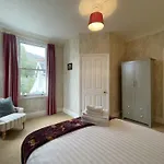 Sunnycroft - Hot Tub Hire Available, Fitness Centre, Free Parking *