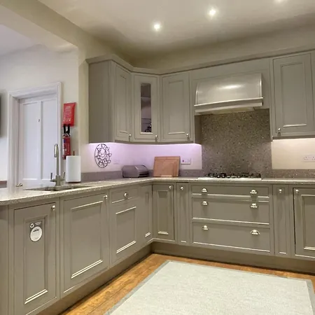 Sunnycroft - Hot Tub Hire Available, Fitness Centre, Free Parking 凯西克