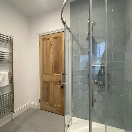 Sunnycroft - Hot Tub Hire Available, Fitness Centre, Free Parking 度假居